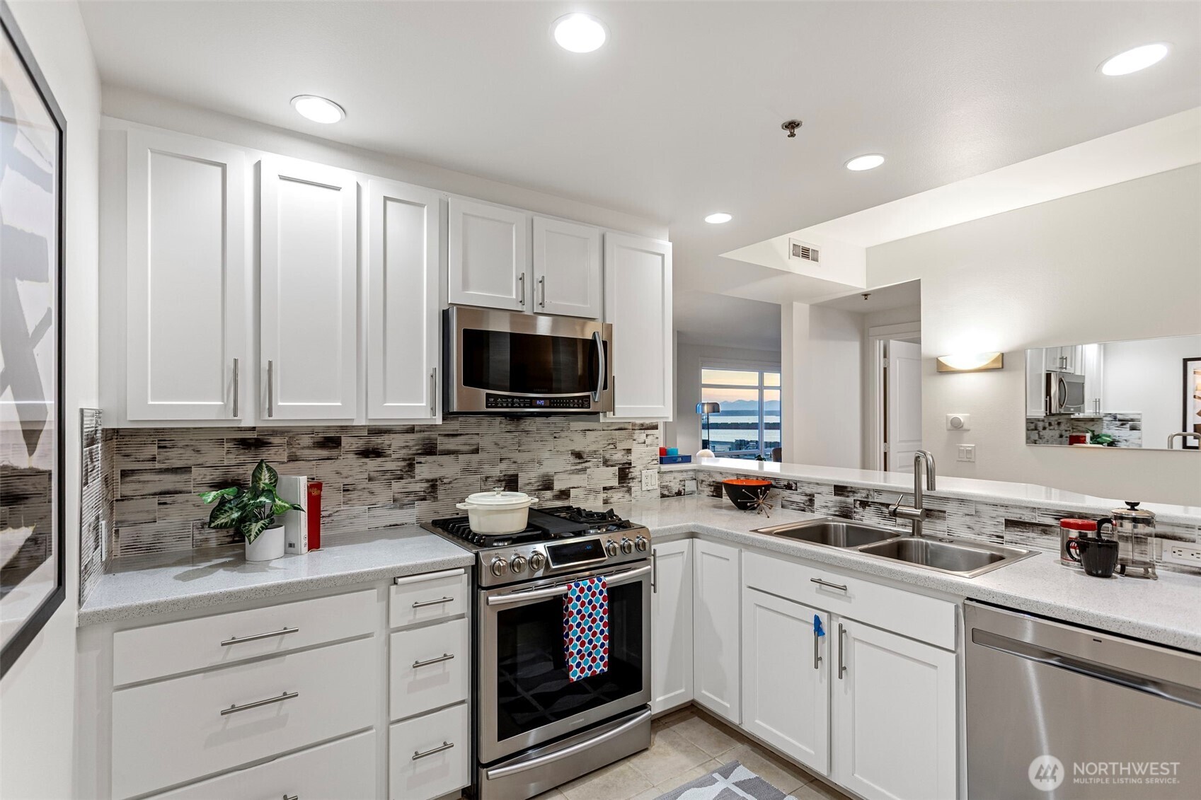 2801 1st Avenue, Unit 401 Seattle, WA 98121 - Photo 17 of 38