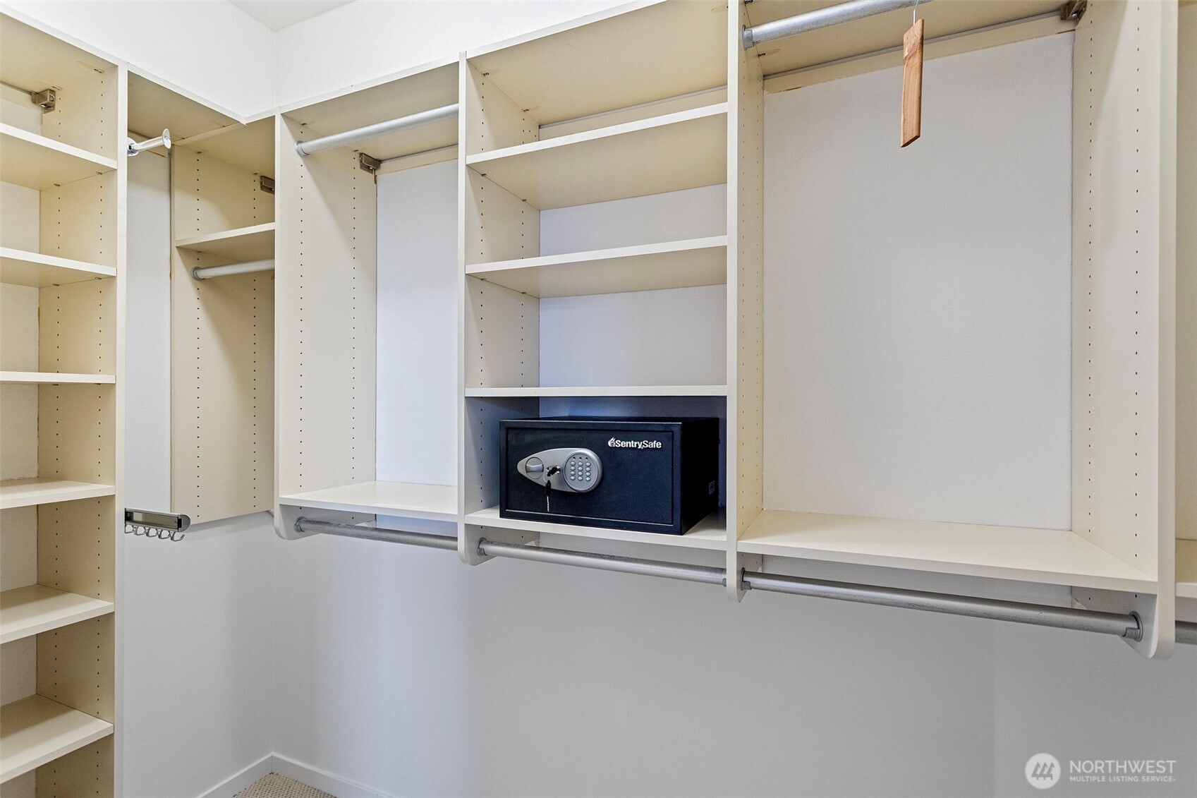 2801 1st Avenue, Unit 401 Seattle, WA 98121 - Photo 24 of 38