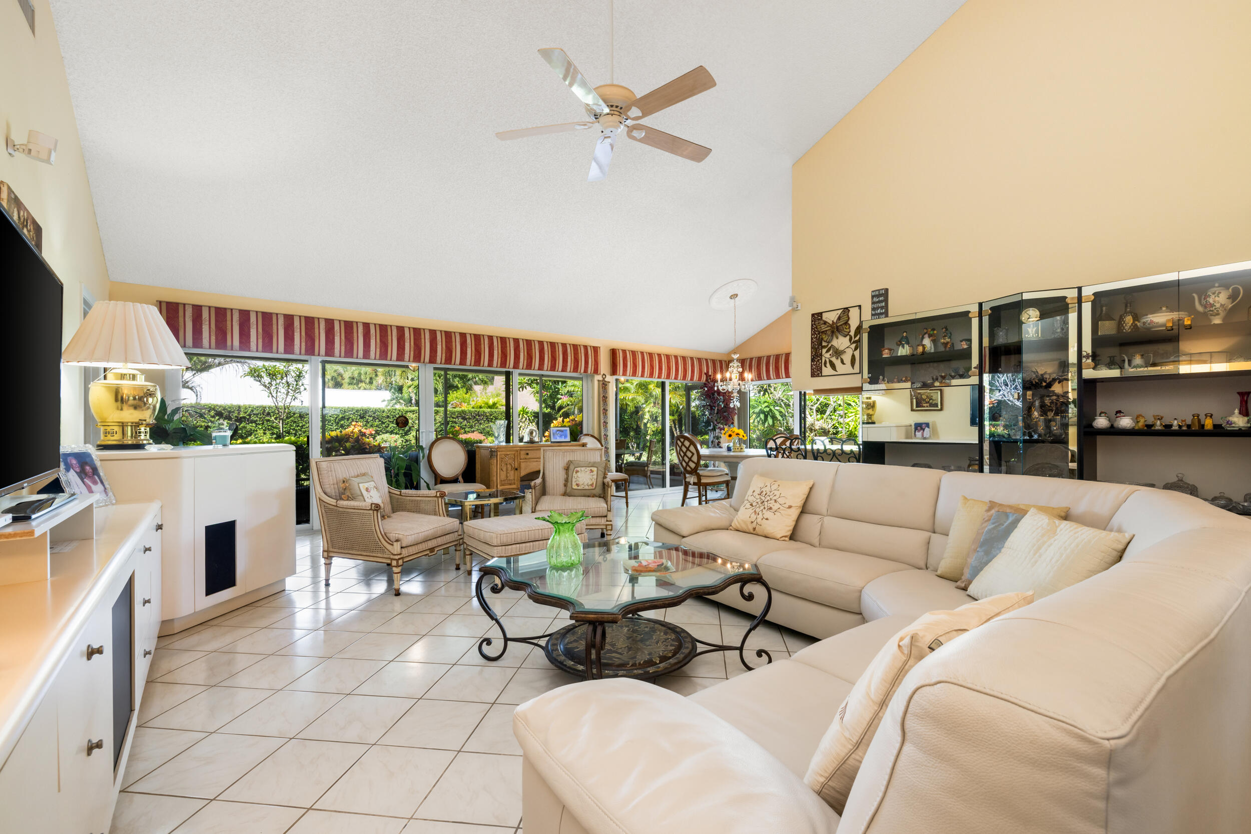 224 Cape Pointe Circle Jupiter, FL 33477 - Photo 10 of 44 Living Room