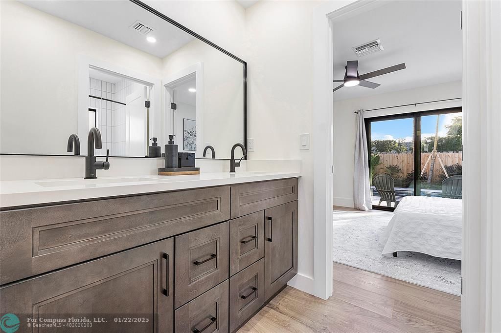 3540 Northeast 28th Avenue Lighthouse Point, FL 33064 - Photo 37 of 53 Jack and Jill bathroom