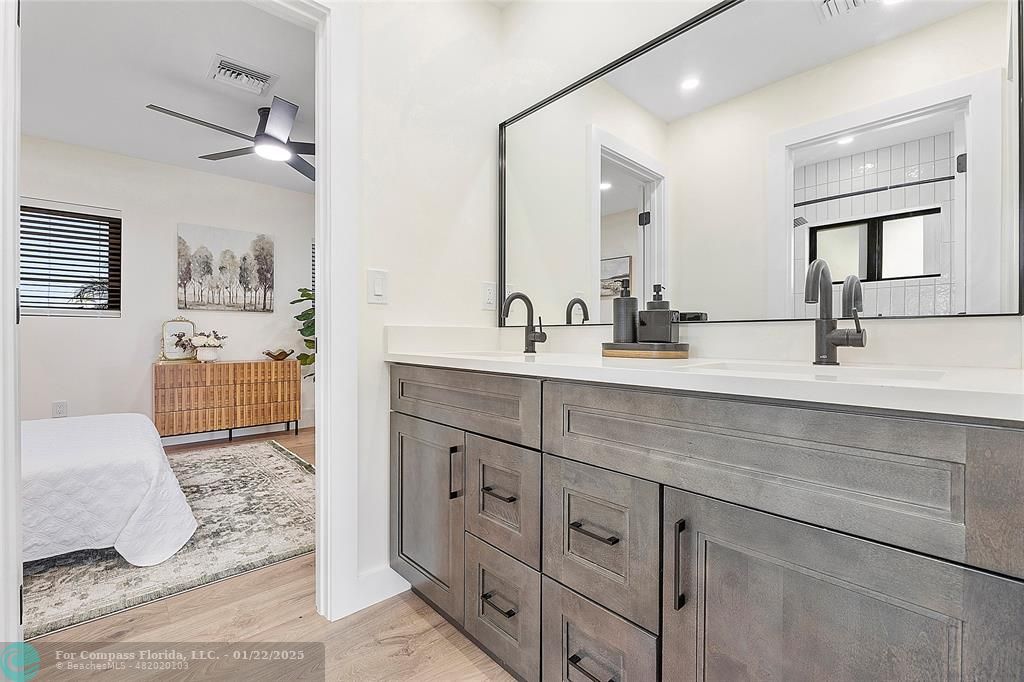 3540 Northeast 28th Avenue Lighthouse Point, FL 33064 - Photo 38 of 53 Jack and Jill bathroom