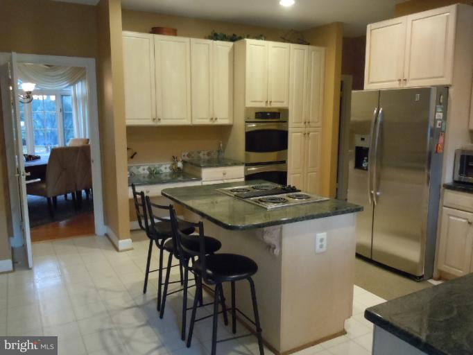1304 Sawbridge Way Reston, VA 20194 - Photo 14 of 18 Kitchen