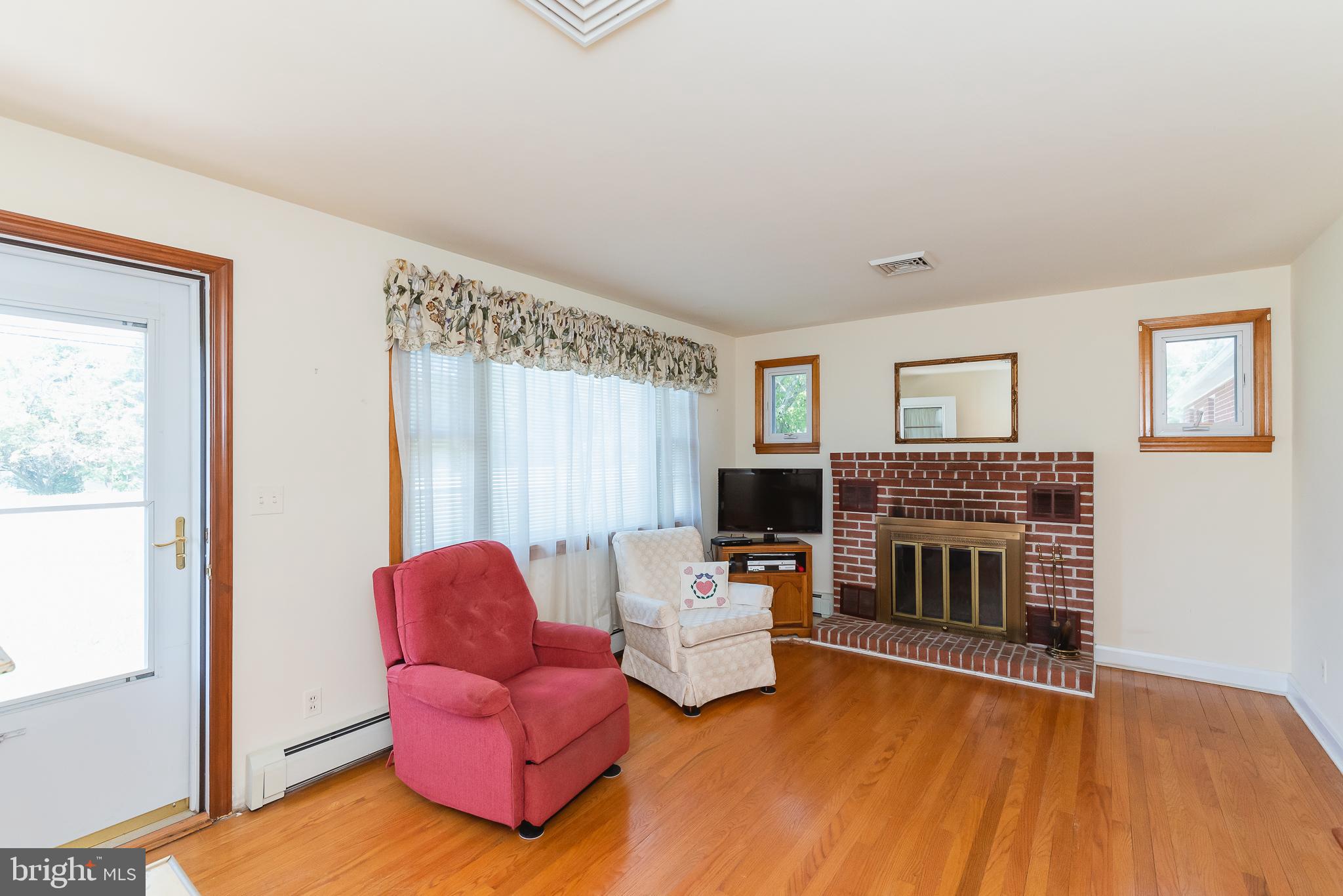 2122 Robertson Road Bel Air, MD 21015 - Photo 8 of 50 Living Room