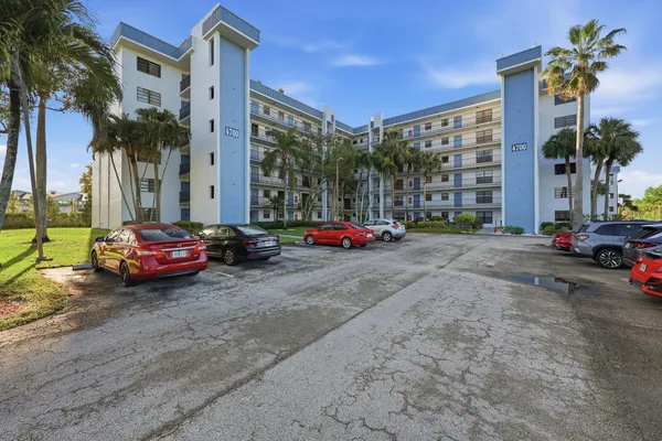 $1,750 | 4700 Lucerne Lakes Boulevard West, Unit 103, Lake Worth, FL 33467