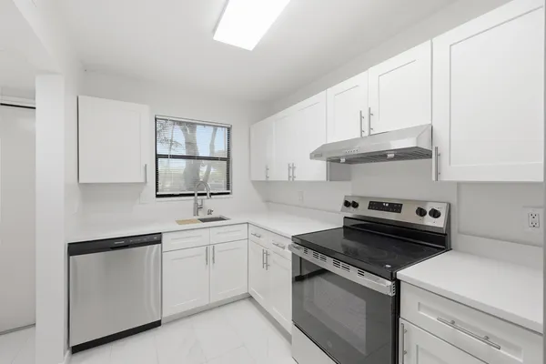 $1,750 | 4700 Lucerne Lakes Boulevard West, Unit 103, Lake Worth, FL 33467