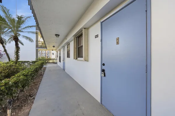 $1,750 | 4700 Lucerne Lakes Boulevard West, Unit 103, Lake Worth, FL 33467