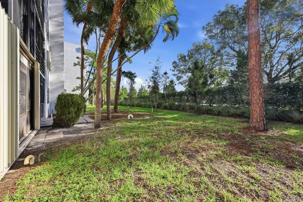 $1,750 | 4700 Lucerne Lakes Boulevard West, Unit 103, Lake Worth, FL 33467