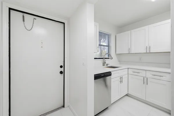 $1,750 | 4700 Lucerne Lakes Boulevard West, Unit 103, Lake Worth, FL 33467