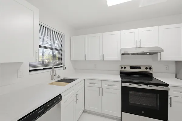 $1,750 | 4700 Lucerne Lakes Boulevard West, Unit 103, Lake Worth, FL 33467