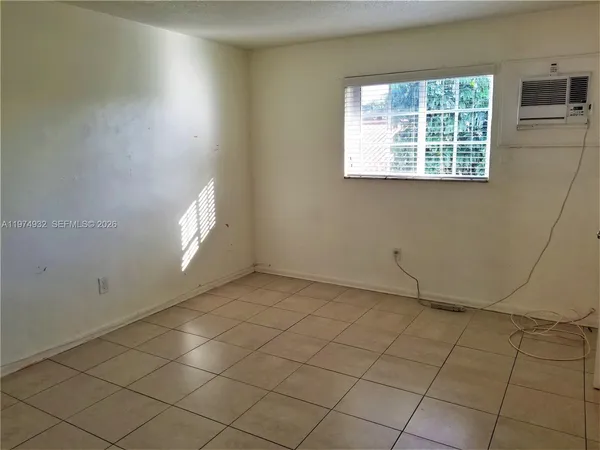 $1,500 | 50 West 4th Street, Unit 13, Hialeah, FL 33010