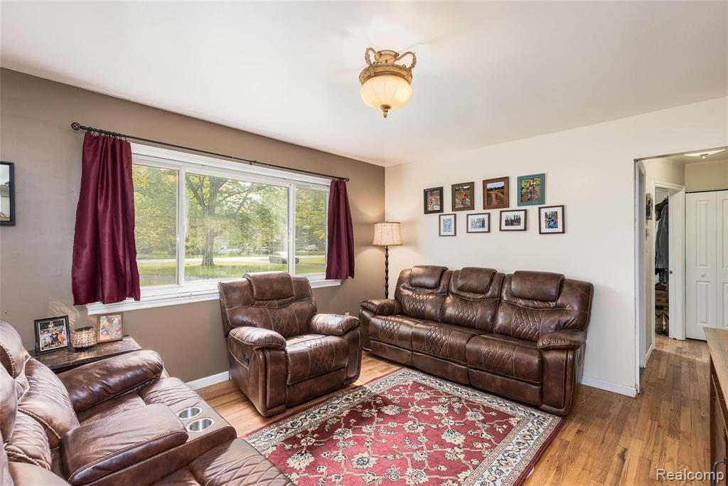 17904 Inkster Road Romulus, MI 48174 - Photo 4 of 31