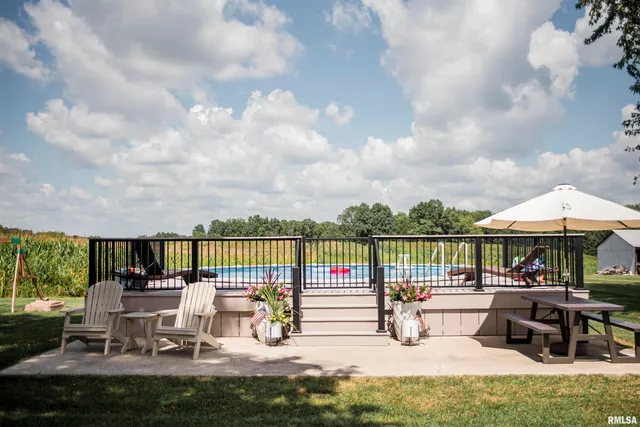 $529,000 | 1737 North 2250th Place, Mendon, IL 62351