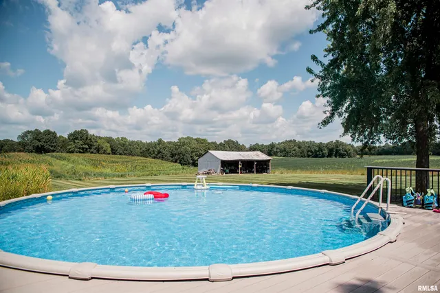 $529,000 | 1737 North 2250th Place, Mendon, IL 62351