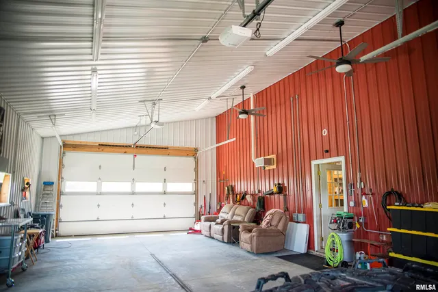 $529,000 | 1737 North 2250th Place, Mendon, IL 62351