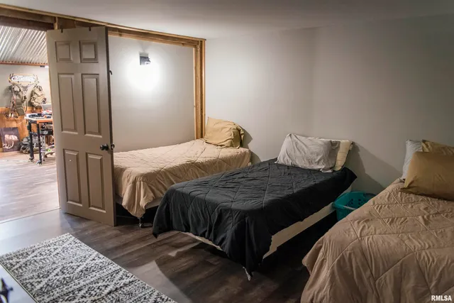 $529,000 | 1737 North 2250th Place, Mendon, IL 62351