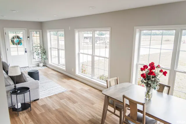 $529,000 | 1737 North 2250th Place, Mendon, IL 62351