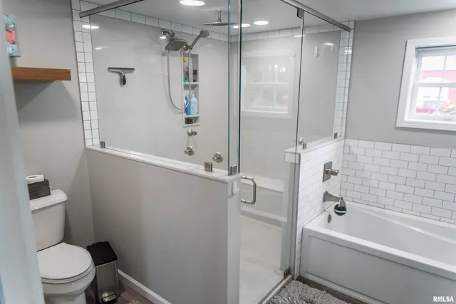 $529,000 | 1737 North 2250th Place, Mendon, IL 62351