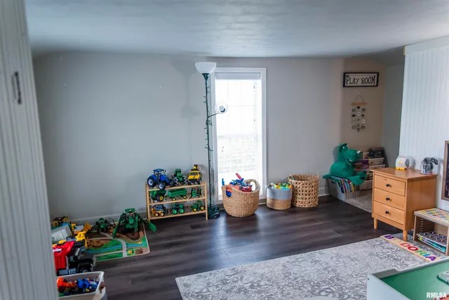 $529,000 | 1737 North 2250th Place, Mendon, IL 62351