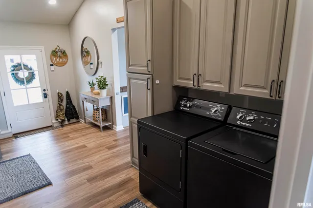 $529,000 | 1737 North 2250th Place, Mendon, IL 62351