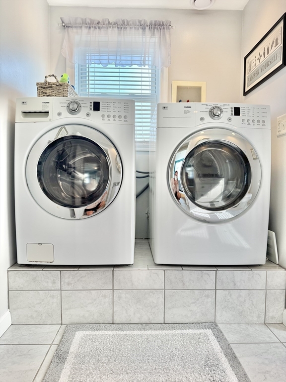 181 Atlantic Avenue Hull, MA 02045 - Photo 20 of 42 a utility room with dryer and washer