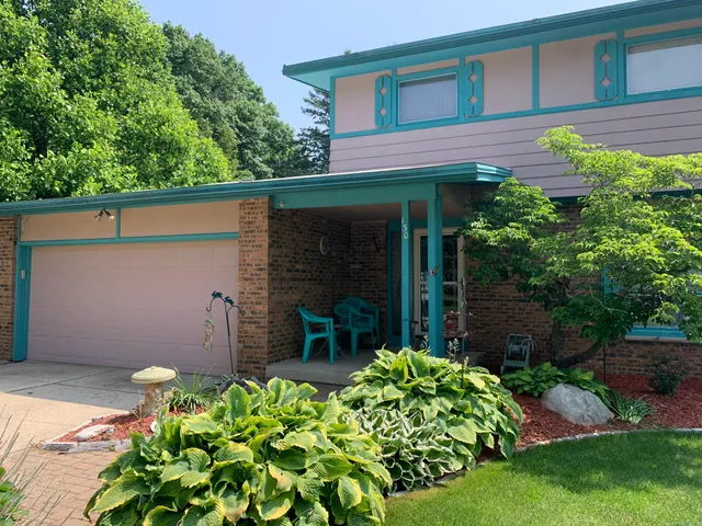 $294,500 | 130 Southwoods Avenue, Fremont, MI 49412
