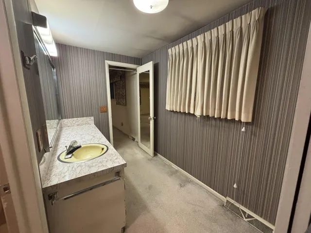 $294,500 | 130 Southwoods Avenue, Fremont, MI 49412