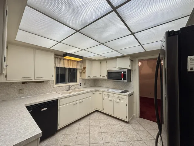 $294,500 | 130 Southwoods Avenue, Fremont, MI 49412