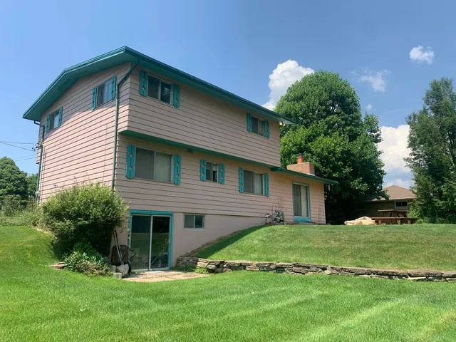 $294,500 | 130 Southwoods Avenue, Fremont, MI 49412