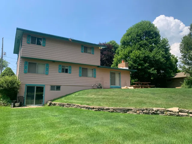 $294,500 | 130 Southwoods Avenue, Fremont, MI 49412