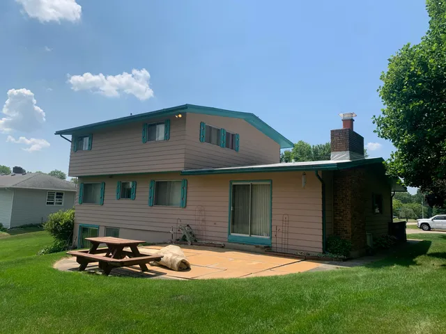 $294,500 | 130 Southwoods Avenue, Fremont, MI 49412