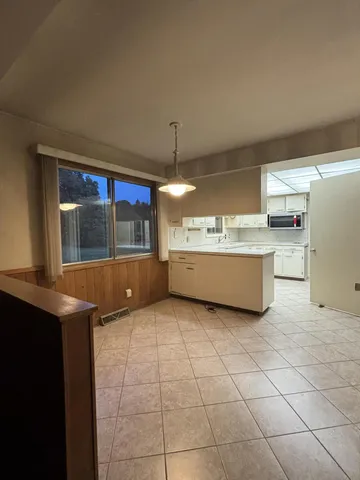 $294,500 | 130 Southwoods Avenue, Fremont, MI 49412