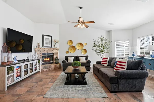 $424,950 | Undisclosed Address, Bakersfield, CA 93308