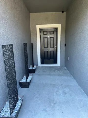 $1,900 | 9627 Pembrooke Pines Drive, Sun City Center, FL 33573