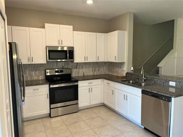 $1,900 | 9627 Pembrooke Pines Drive, Sun City Center, FL 33573