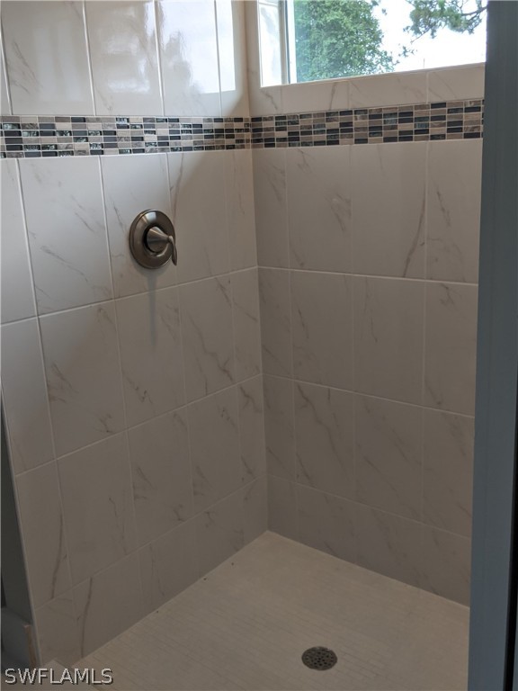 2930 18th Street Southwest Lehigh Acres, FL 33976 - Photo 4 of 20 a bathroom with a shower