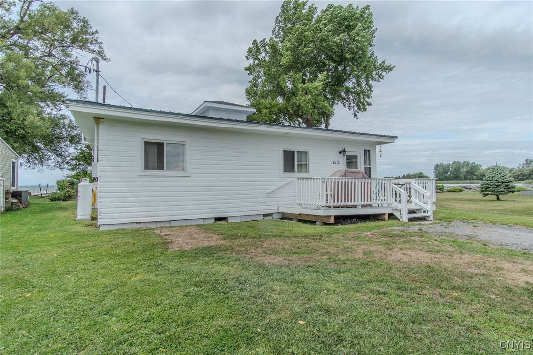 18121 Howes Shore Road Sackets Harbor, NY 13685 - Photo 27 of 40