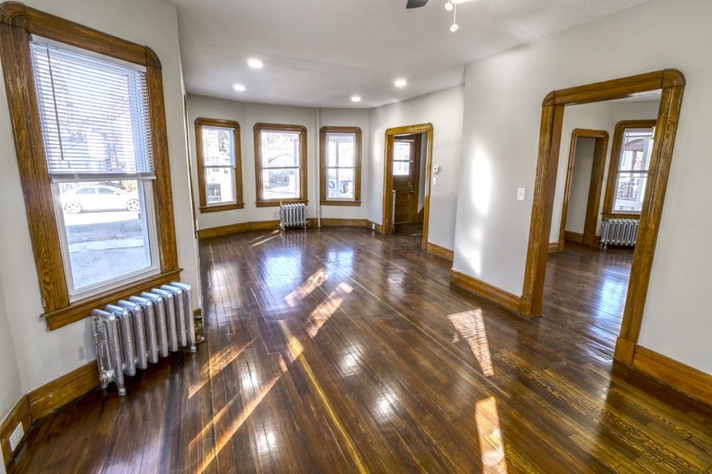 47 Forest Street Springfield, MA 01108 - Photo 12 of 31