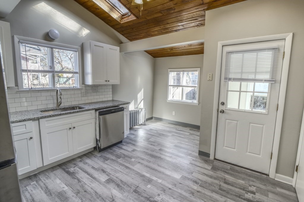 47 Forest Street Springfield, MA 01108 - Photo 6 of 31