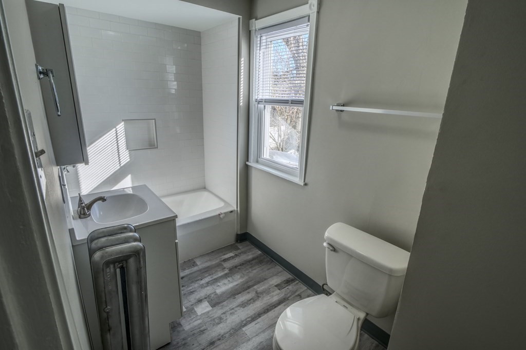 47 Forest Street Springfield, MA 01108 - Photo 9 of 31