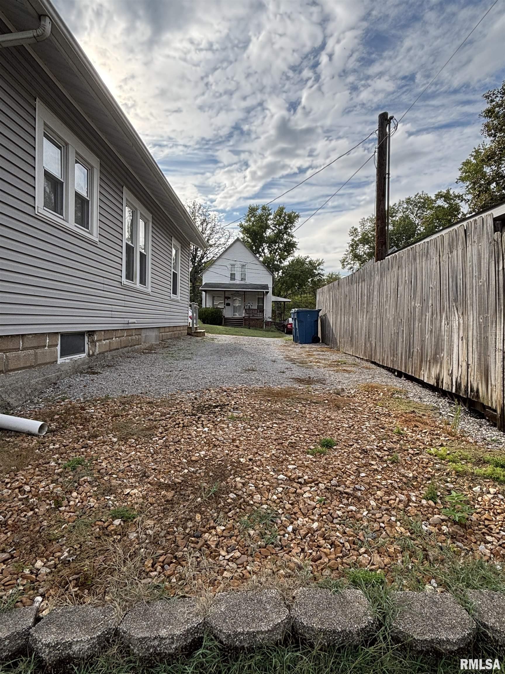 408 North 6th Street Mount Vernon, IL 62864 - Photo 4 of 26