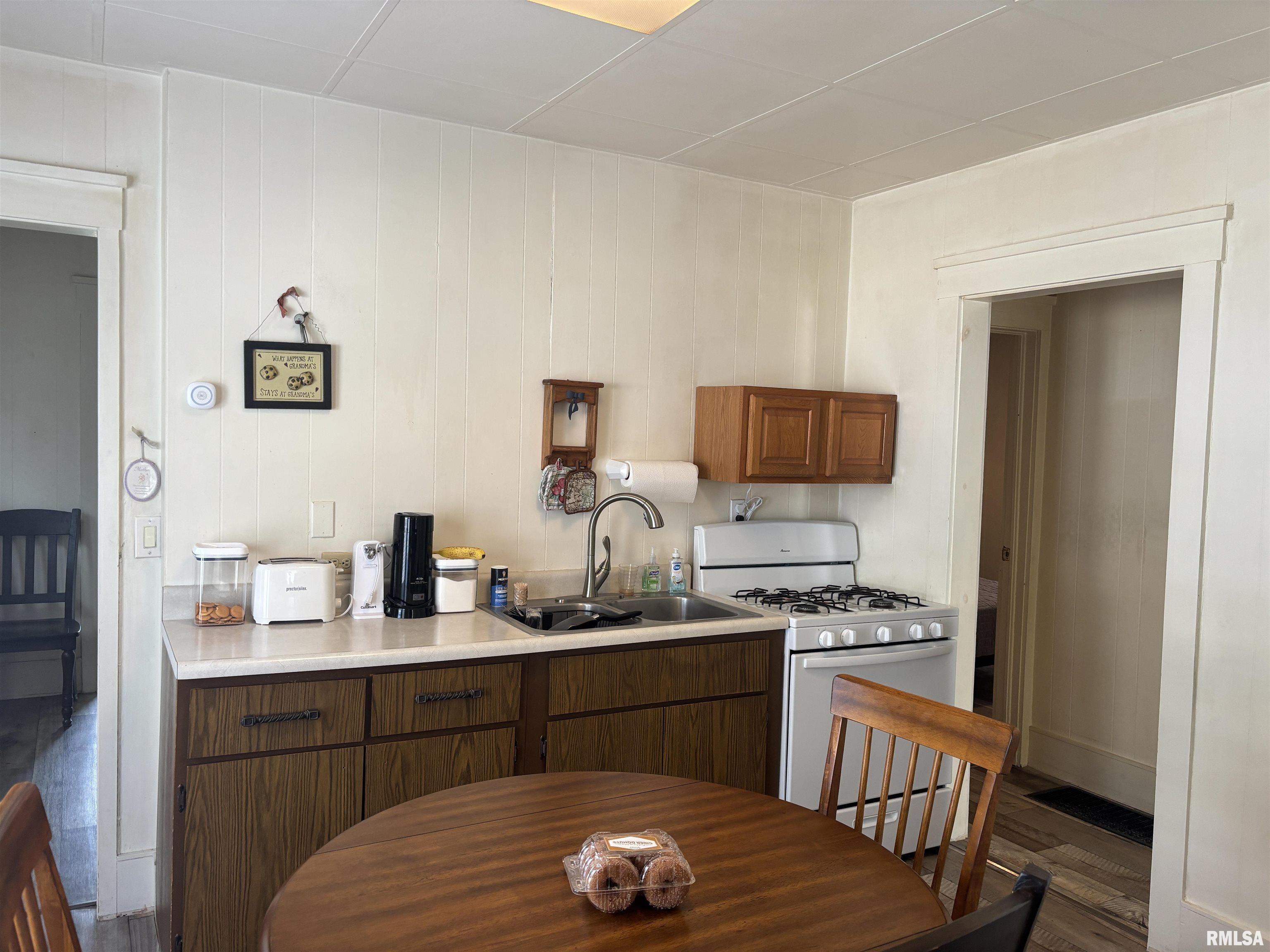 408 North 6th Street Mount Vernon, IL 62864 - Photo 6 of 26