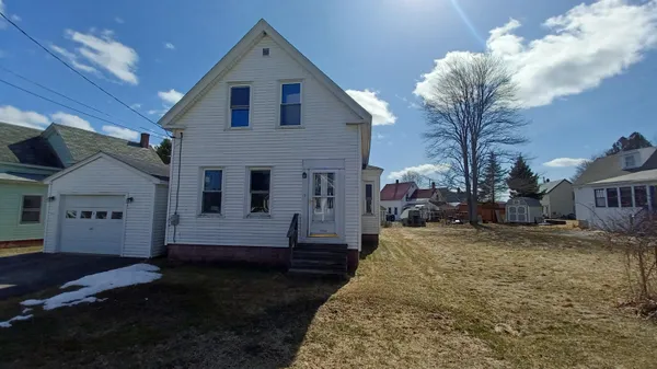 $230,000 | 3 Pleasant Street, Unit 3, Fairfield, ME 04937