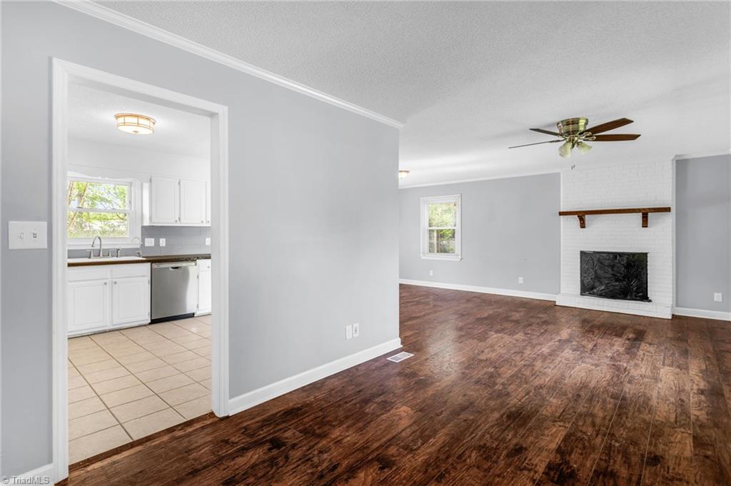 3608 Edgefield Road Greensboro, NC 27409 - Photo 5 of 30