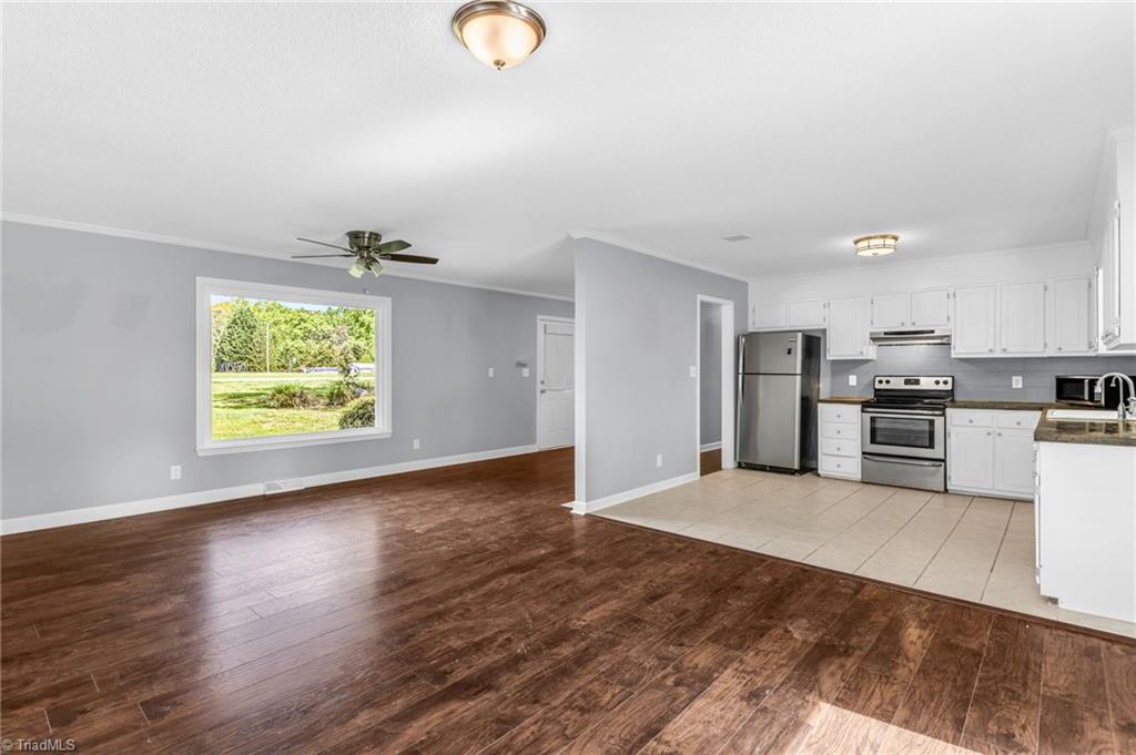 3608 Edgefield Road Greensboro, NC 27409 - Photo 8 of 30