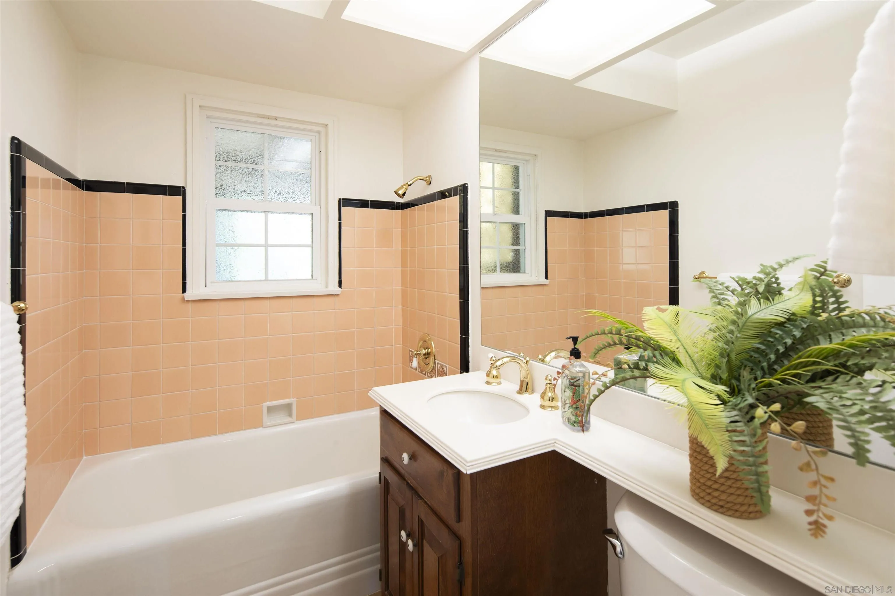 1820 Grove Road El Cajon, CA 92020 - Photo 15 of 74 Bathroom