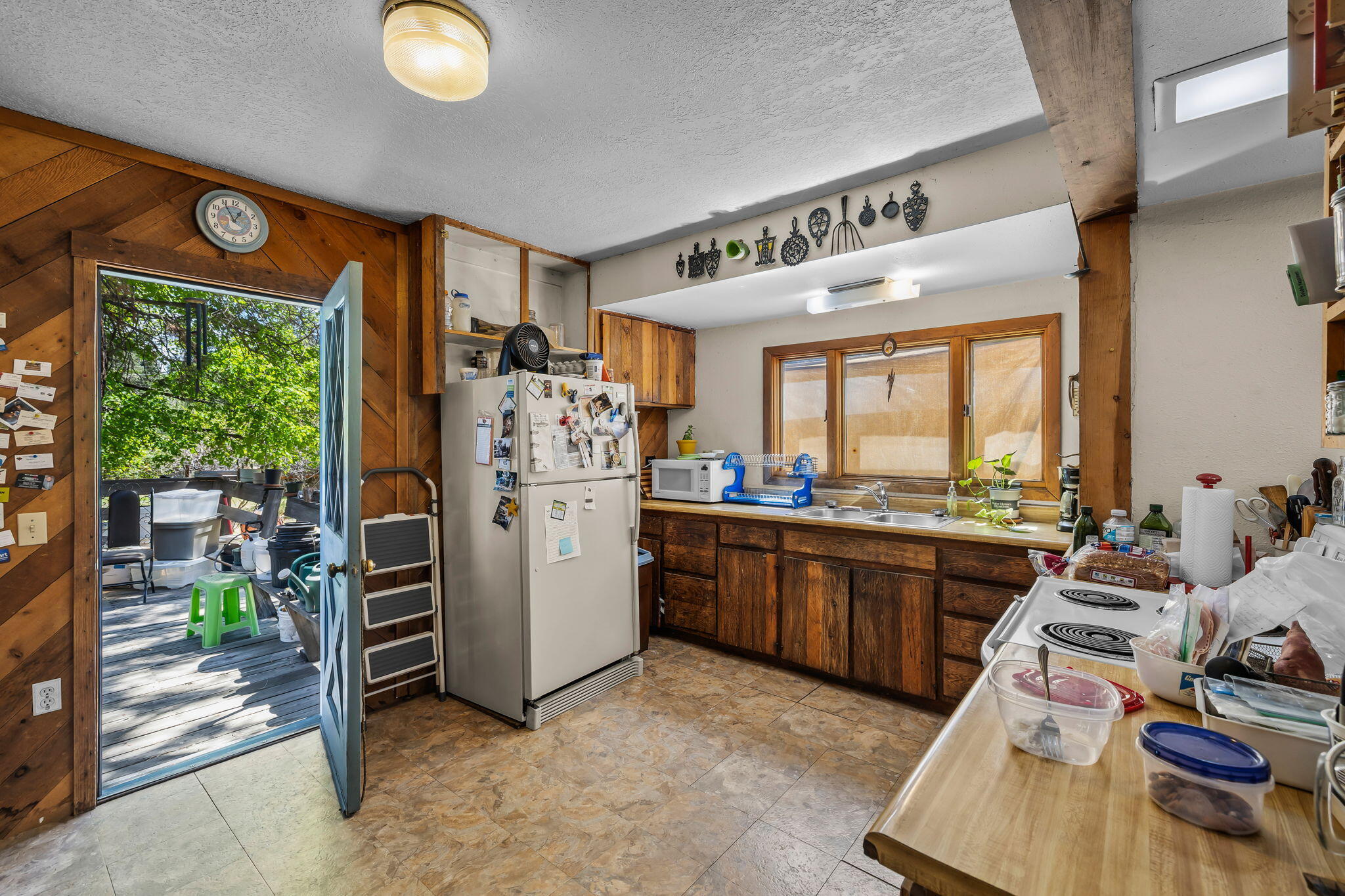 2291 Northeast 8th Street Bend, OR 97701 - Photo 5 of 22 Door leads to the deck!