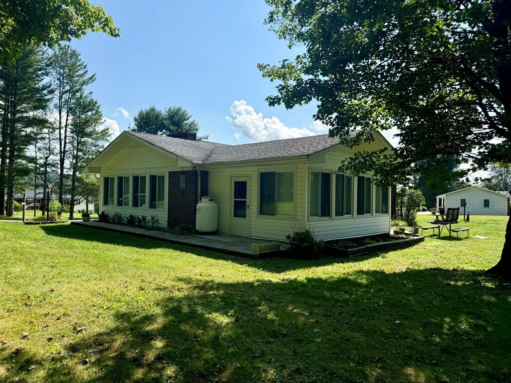707 Cranberry Road Galax, VA 24333 - Photo 7 of 34 Gallery Image 7