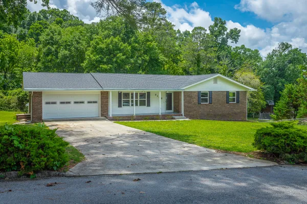 $424,900 | 2102 Colonial Pkwy Drive, Chattanooga, TN 37421
