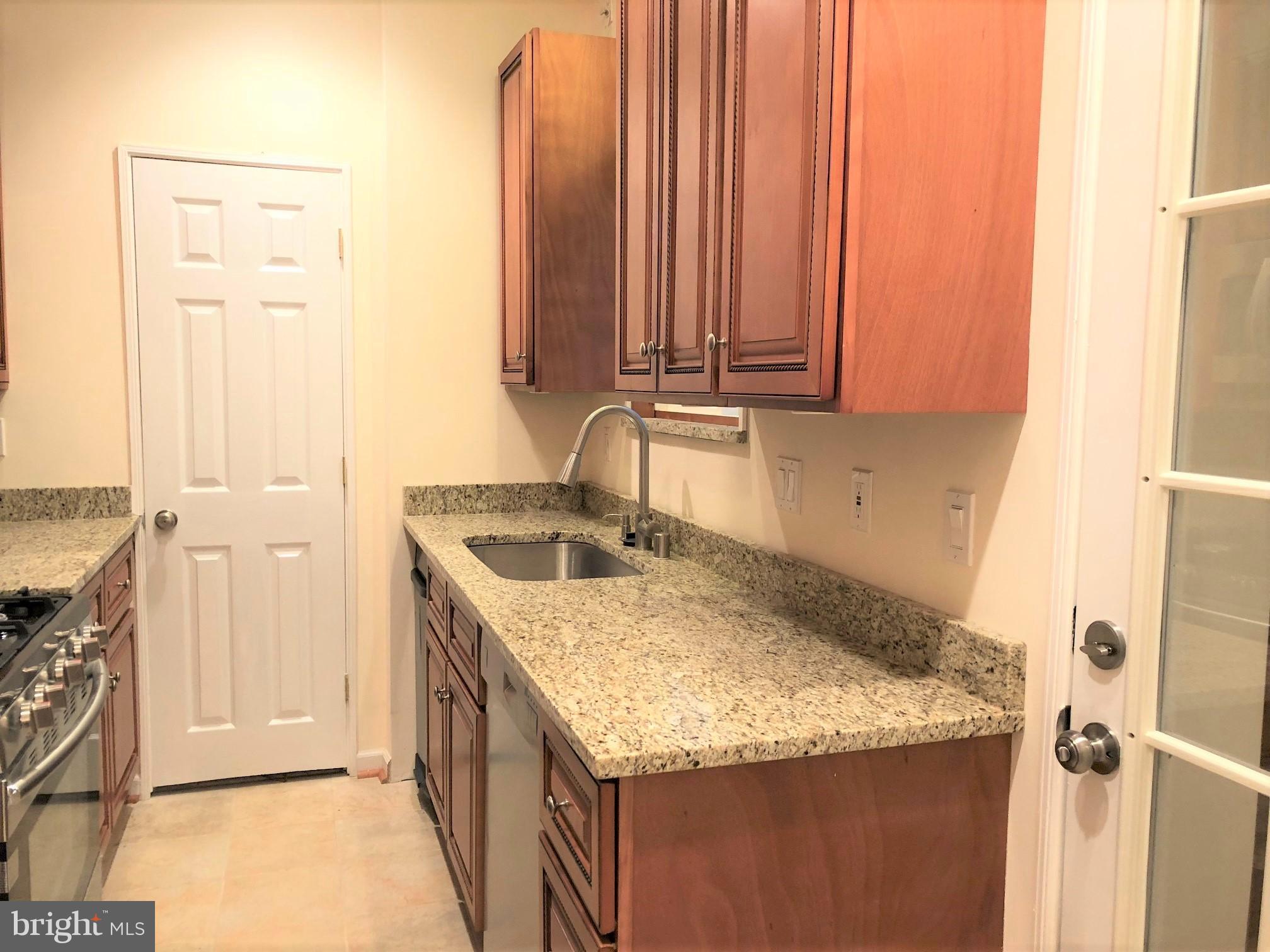252 South Exeter Street Baltimore, MD 21202 - Photo 8 of 16 Kitchen