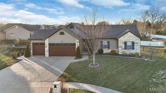 $425,000 | 23 Eagle Court, Wentzville, MO 63385